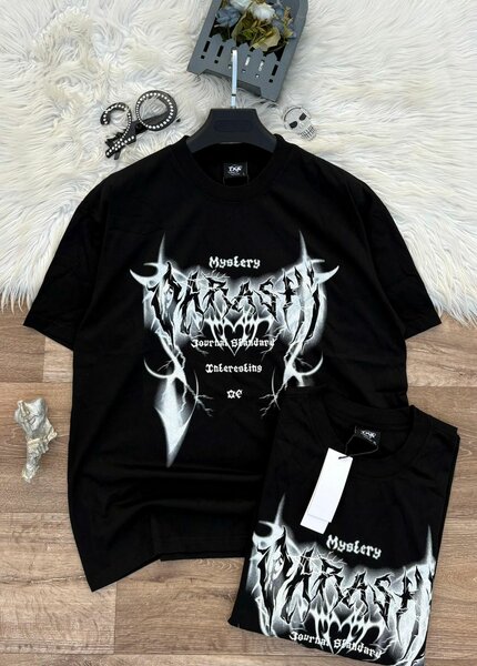 T-shirt à imprimé mystérieux