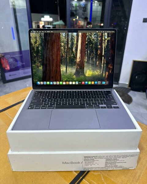 New MacBook AIR M2 CHIP