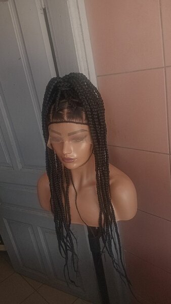 Perruque tressée en dentelle