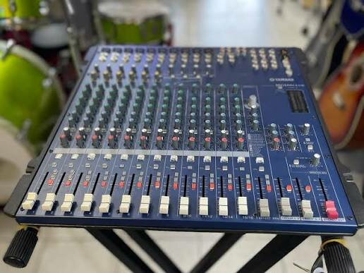 Table de mixage Yamaha MG166cx