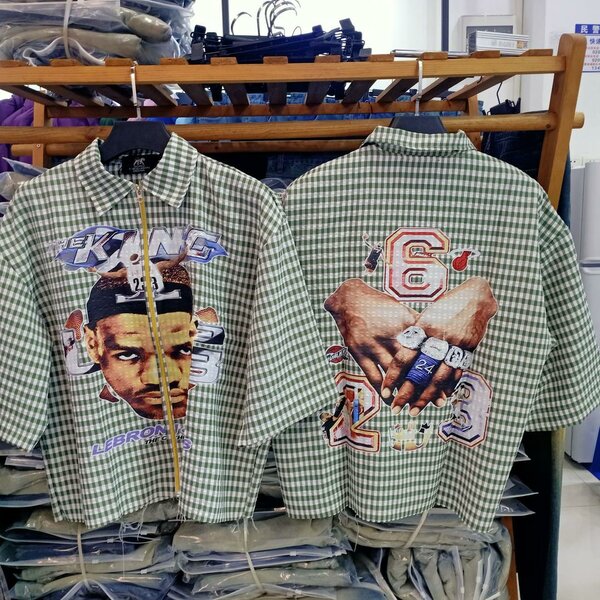 Chemise à carreaux imprimée sportive