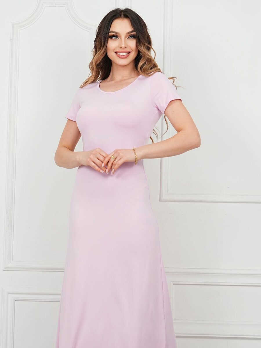 Ослепительное платье создает утонченный и женственный образ