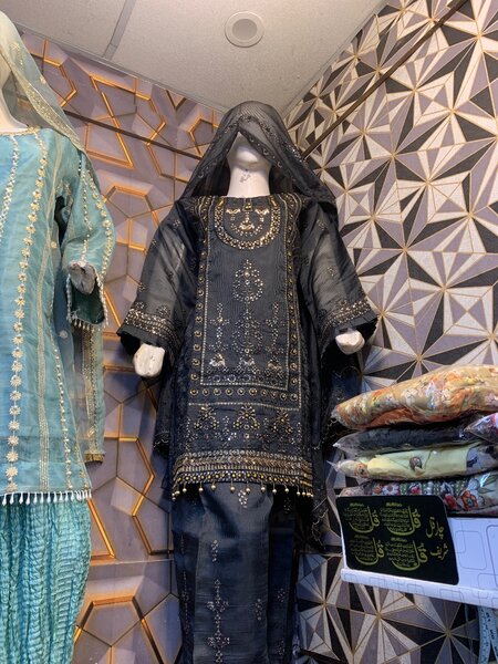 Hadi nec fabric