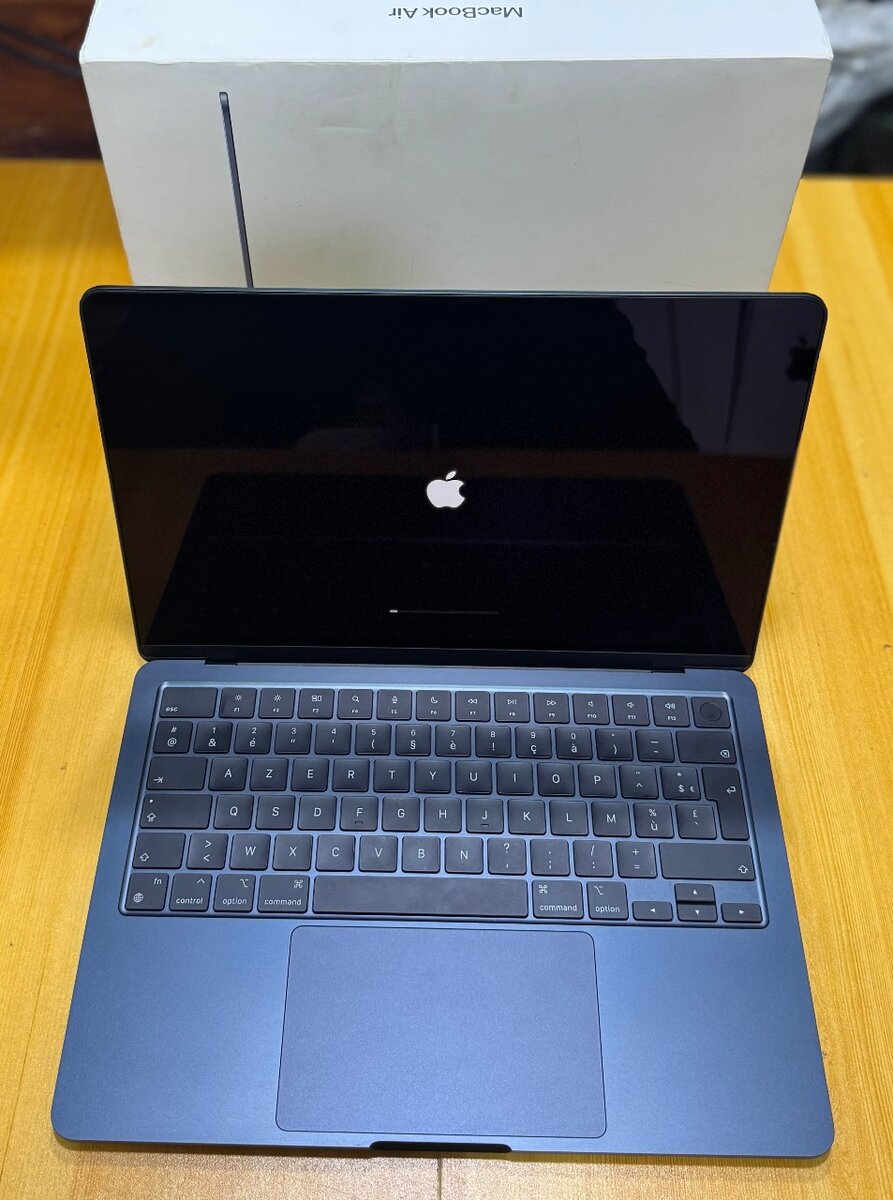 macbook air m3 2024