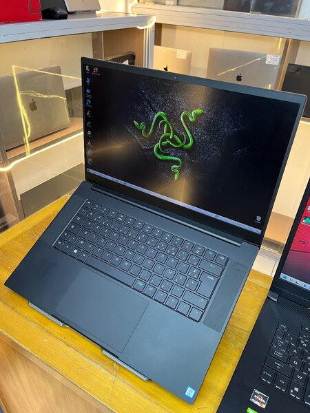 VENUS RAZER BLADE 15