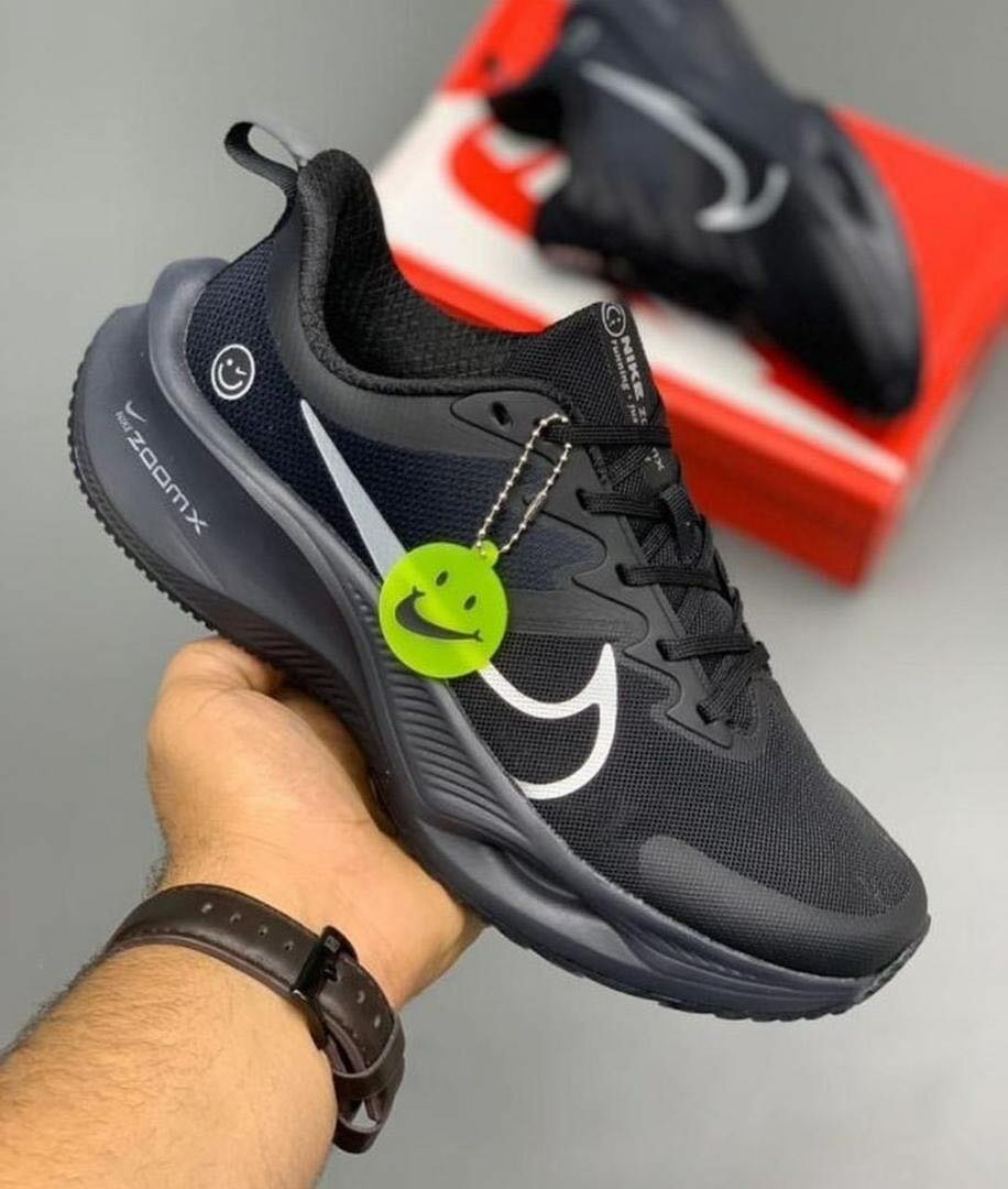 NIKE ZOOM