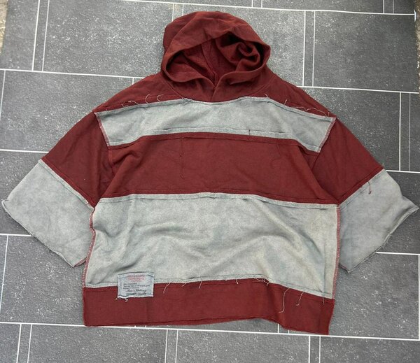 Sweat à capuche rayé rétro