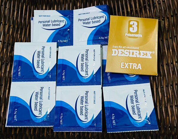 8 lubrifiants + 3 préservatifs