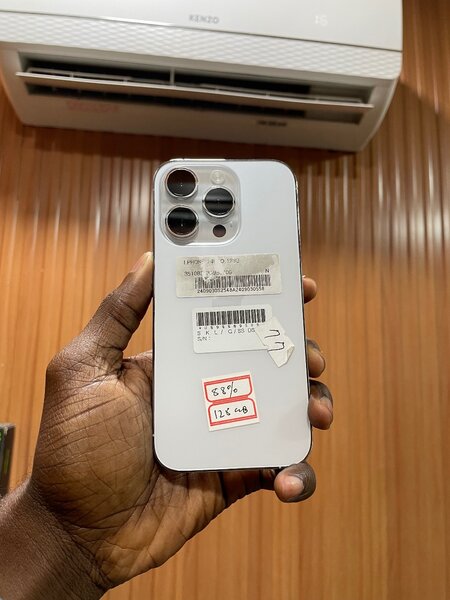 IPHONE 14 PRO 128Go QUASI NEUF IMPORTÉ