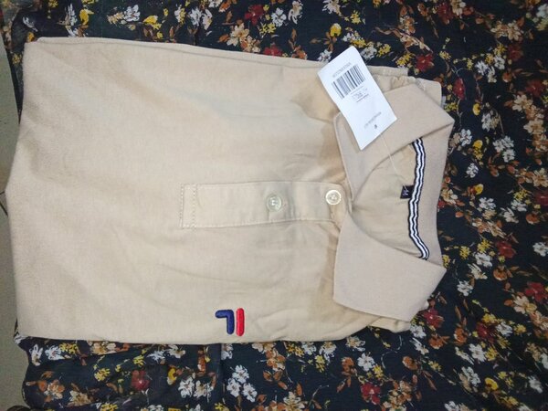 Polo beige élégant pour homme