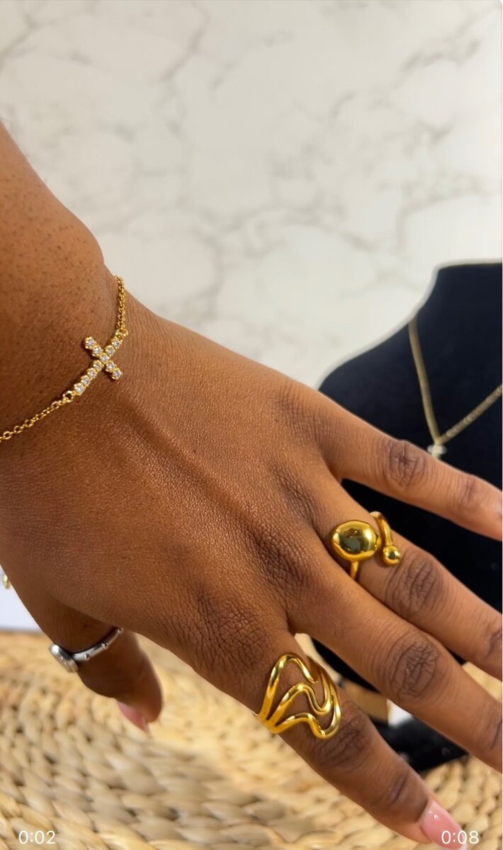 Bracelet croix doré élégante