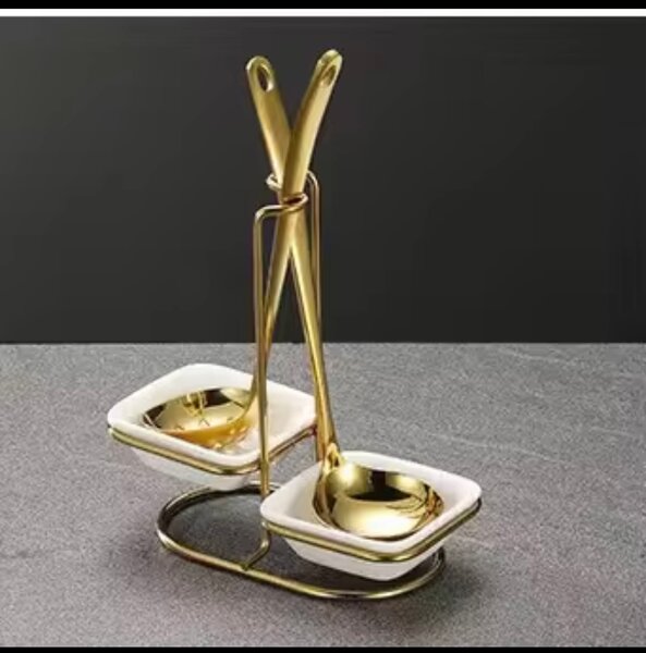 Ensemble de cuillères dorées