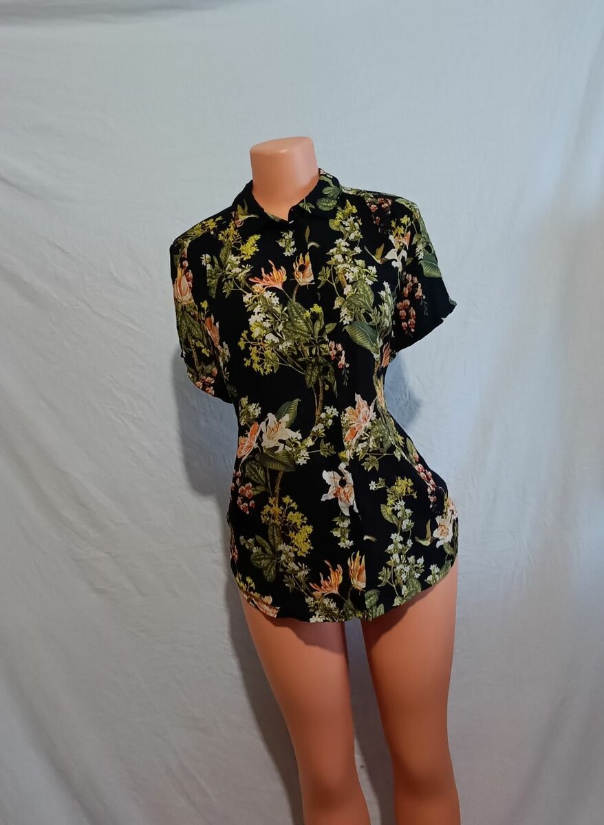 Beautiful floral tops (L)