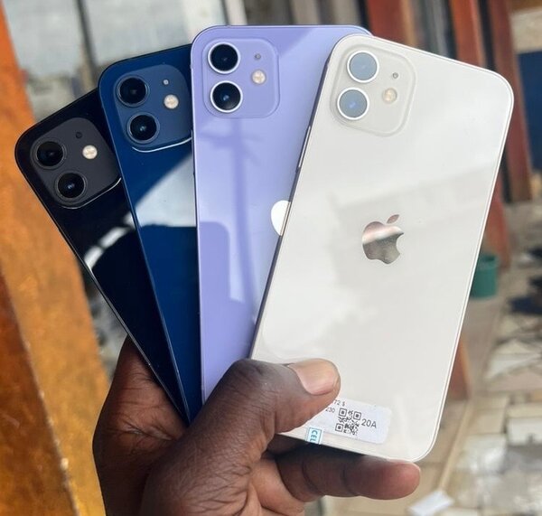 iPhone 12 quasi neuf