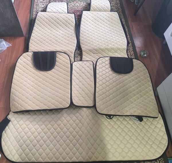 Полный комплект спереди и сзади абсолютно новые универсальны