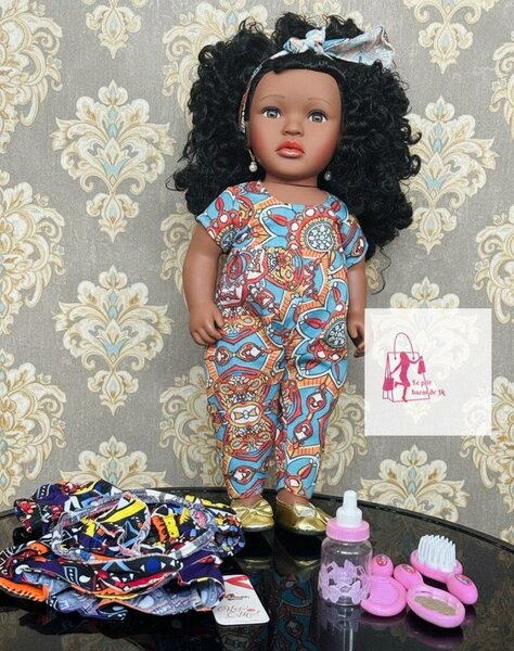 Poupée ethnique avec accessoires