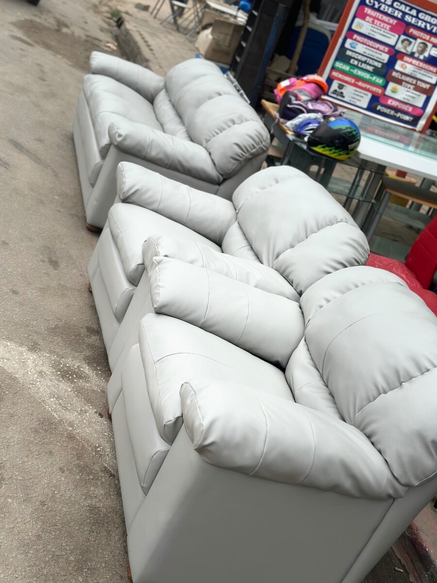 Luxurious Leather Sofa 5sitter