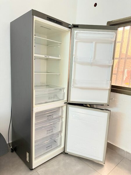 Réfrigérateur combiné moderne