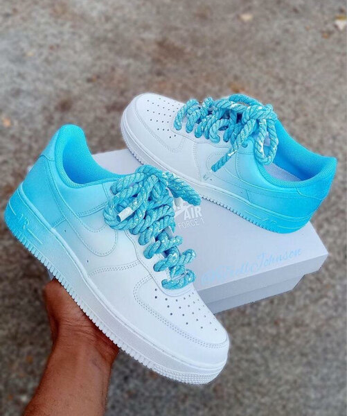 Nike Air Force 1 blanche et bleu ciel
