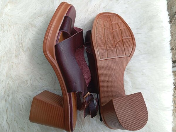 Sandales à talons croisés