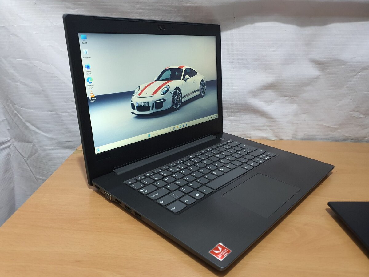 Lenovo V330-14