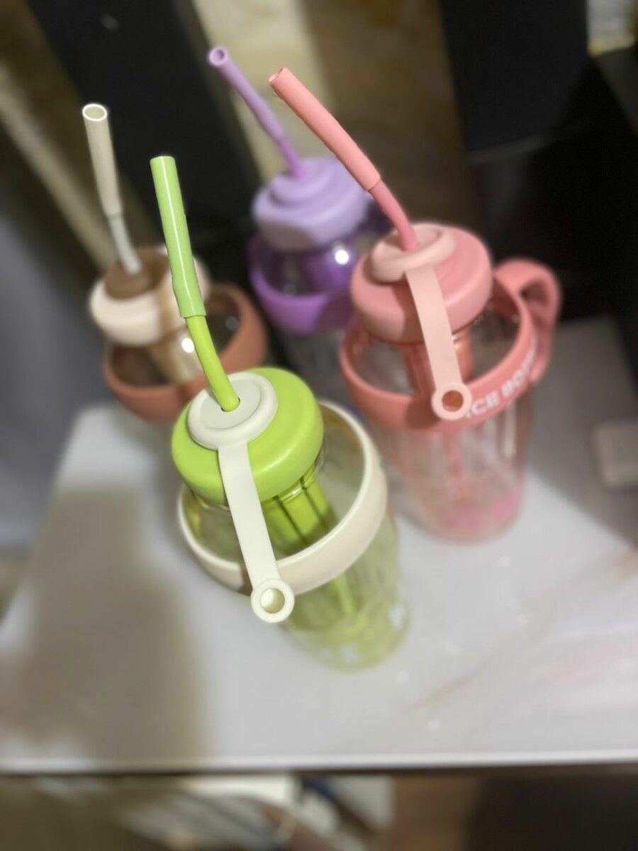 Gourdes à paille colorées