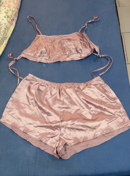 Pyjama en satin rose femme