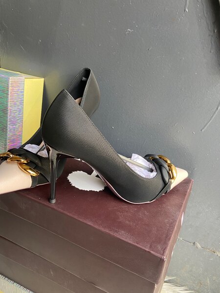 Escarpins noirs à talons aiguilles