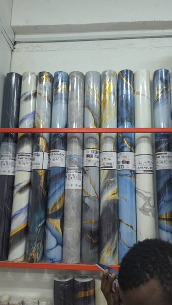 Papier peint marbré auto-adhésif