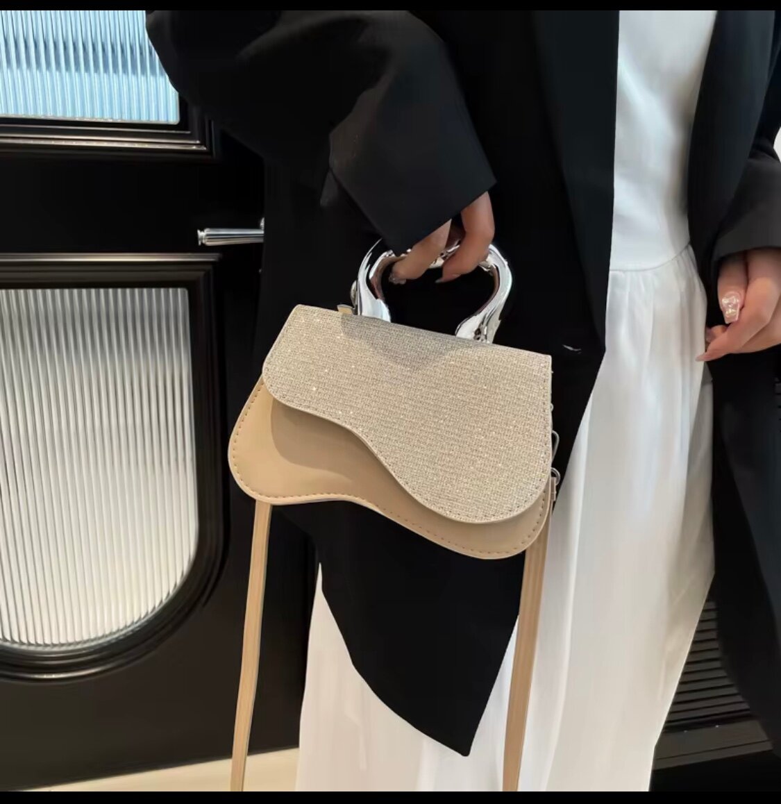 Sac à main élégant strass