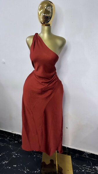 Robe asymétrique élégante femme