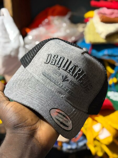 Casquette grise Dsquared2