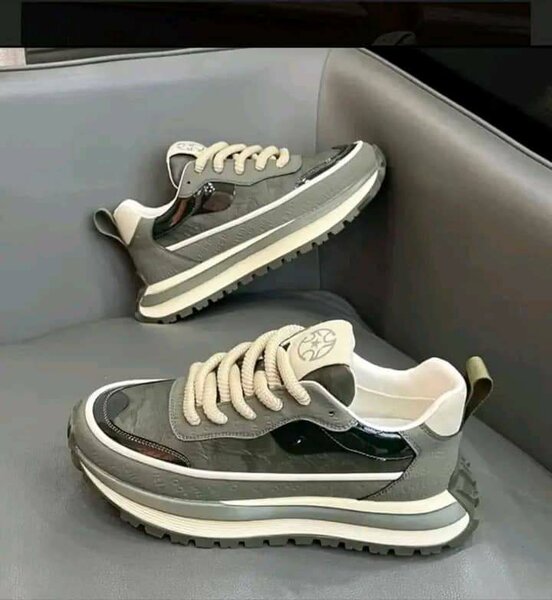 Chaussures de sport grises pour femme