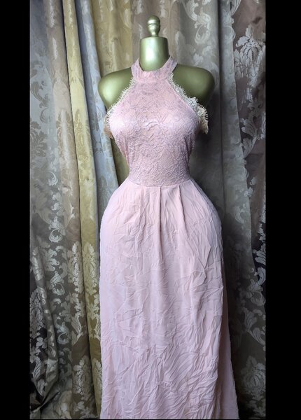 Robe longue en dentelle rose
