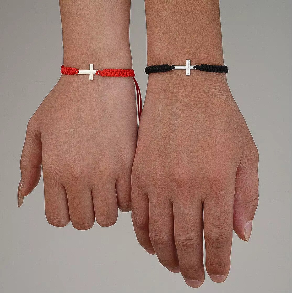 Bracelet avec croix ajustable
