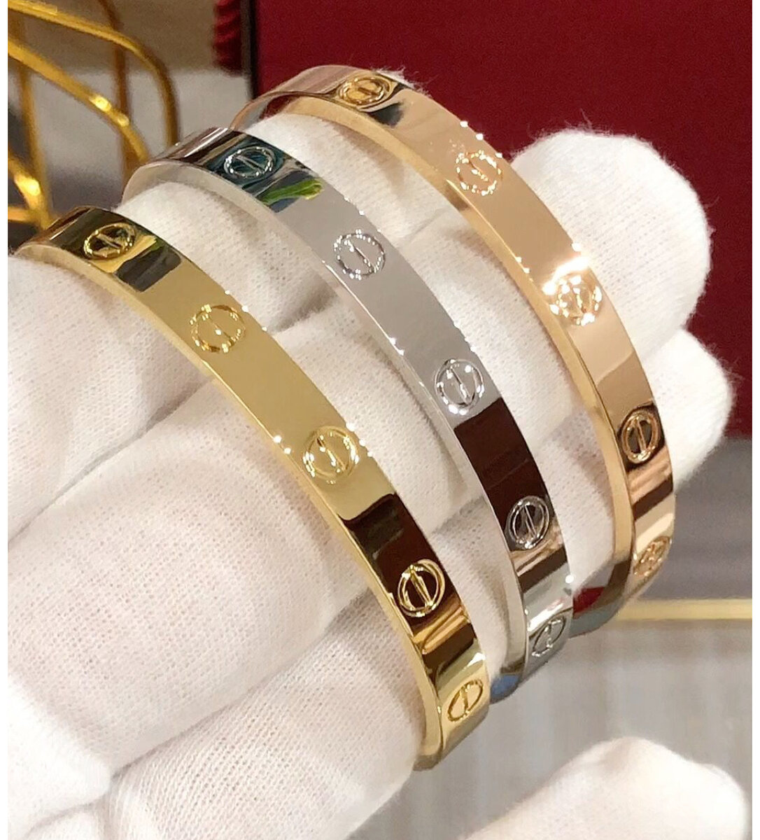 Bracelet clou doré élégant