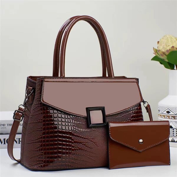 High-quality, stylish women's bag with an accessory