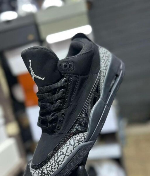 Chaussures Air Jordan 3 noir et blanc