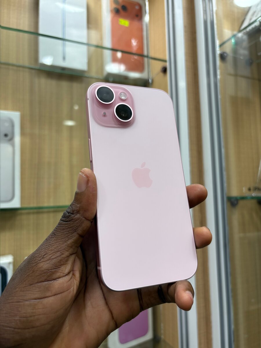 iPhone 15 Rose