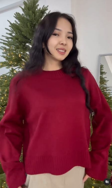 Женская красная кофта