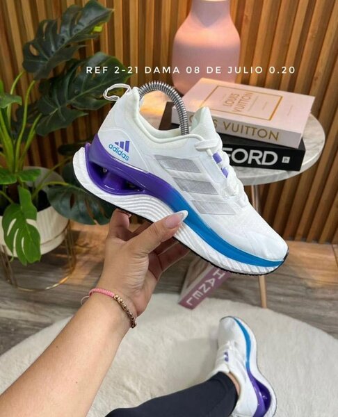 Chaussures de sport femme modernes