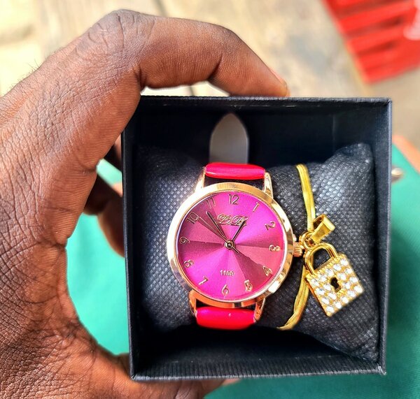 WATCH + FREE BRACELET