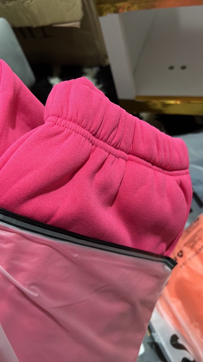 Joggers in orange and pink
