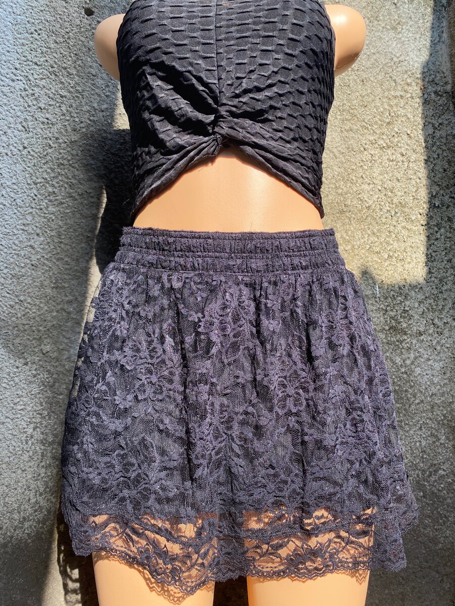 Jupe en Dentelle et Motifs Fleuris