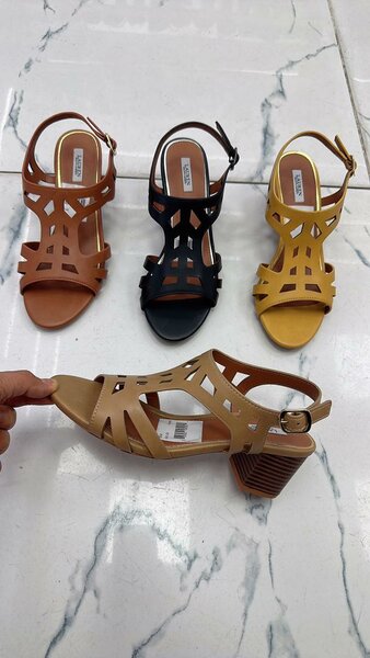 Sandales à talons modernes