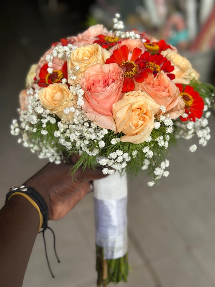 Bouquet de roses et gerberas