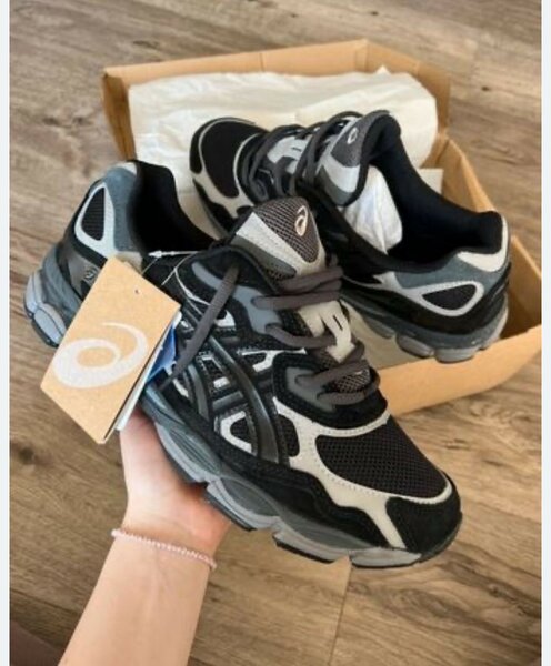 Chaussures Asics noires