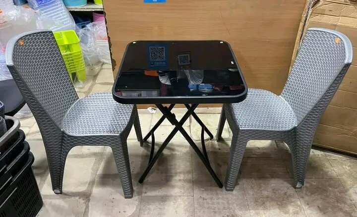 Table de patio moderne