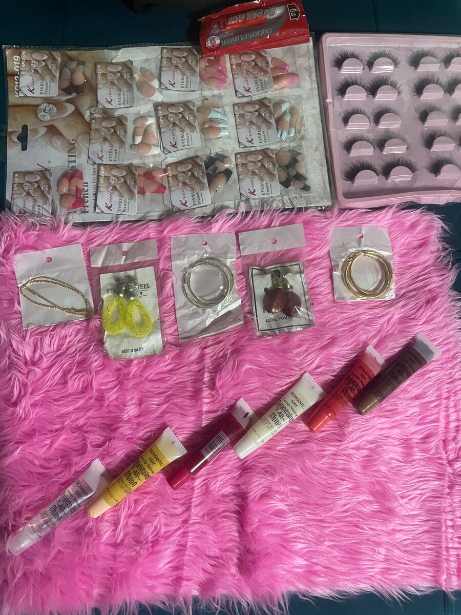 Lip Gloss Set with Accessories