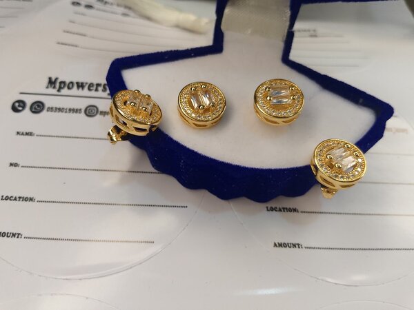 Unisex stud earrings